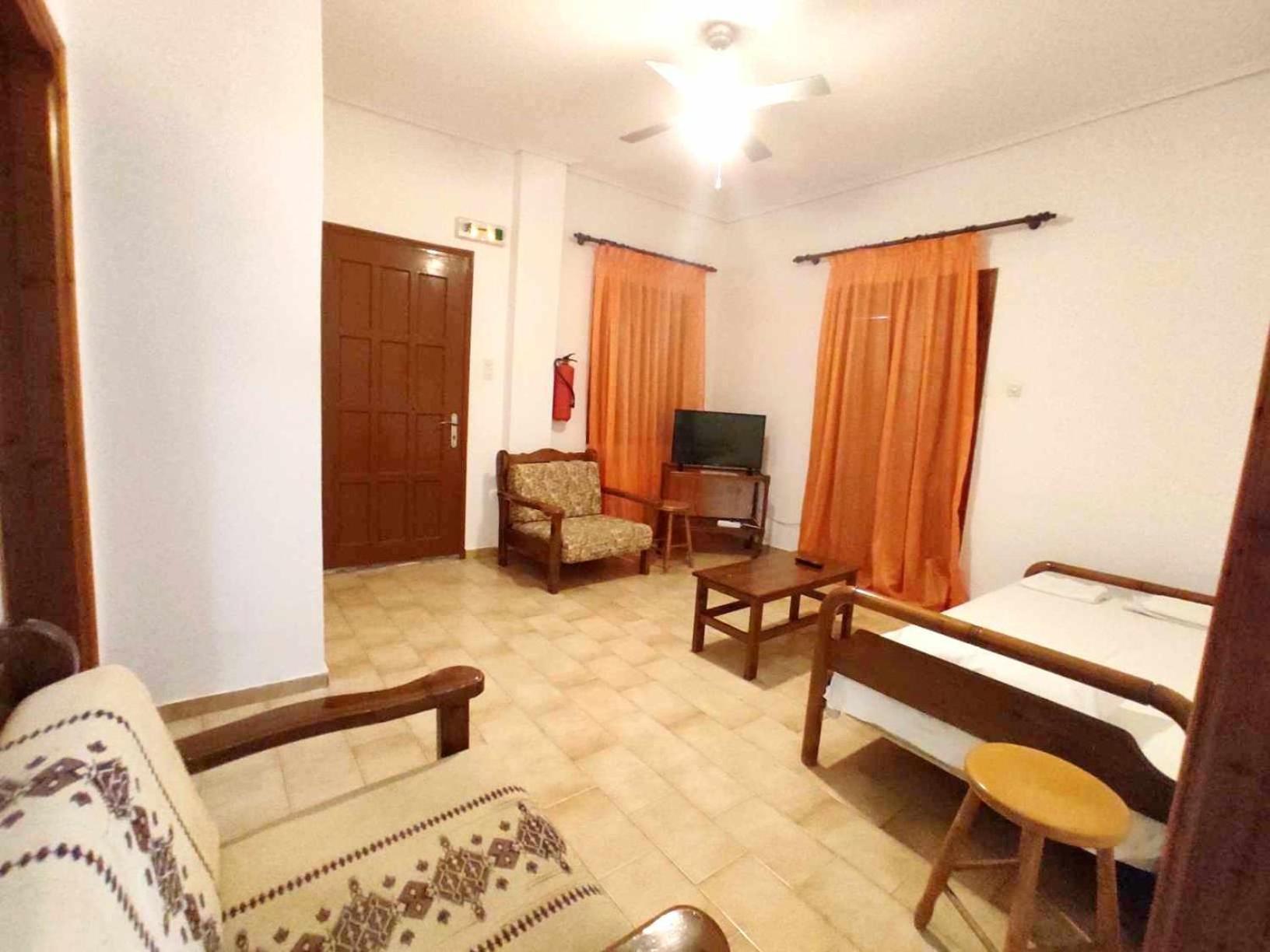Ferienwohnung Politis Sudios Batsíon Exterior foto